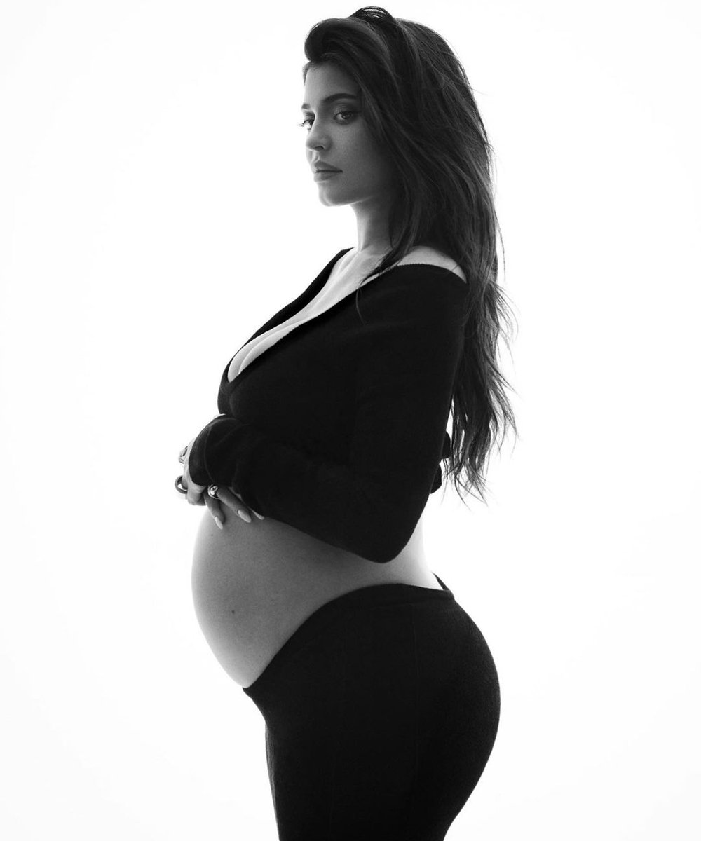 Kylie Jenner - gravidez - bebê da Kylie Jenner - look - looks de grávida - https://stealthelook.com.br