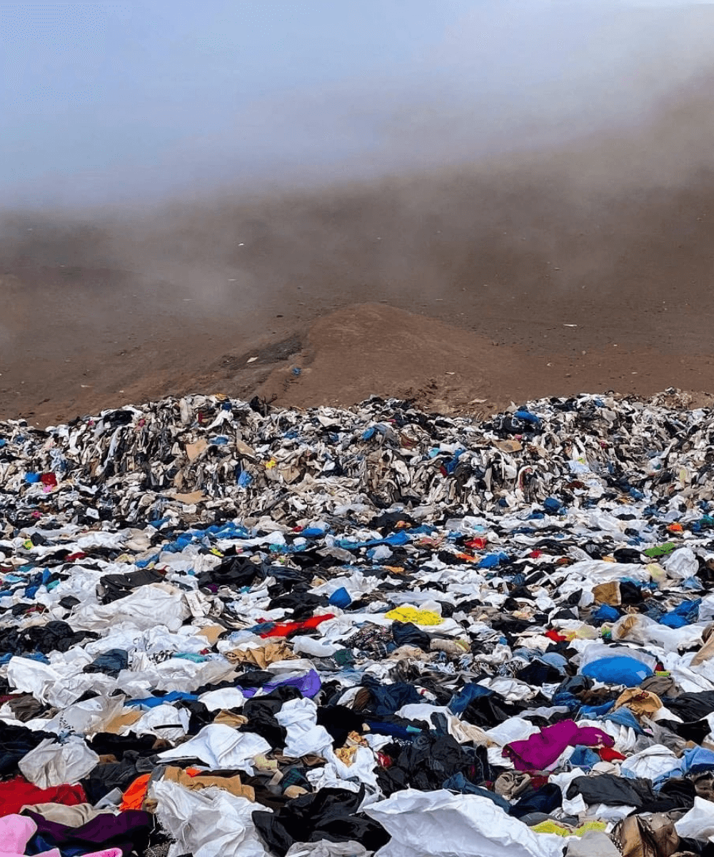 Fashion Revolution - lixo têxtil deserto chile - lixo têxtil - Verão 2022 - deserto do atacama - https://stealthelook.com.br