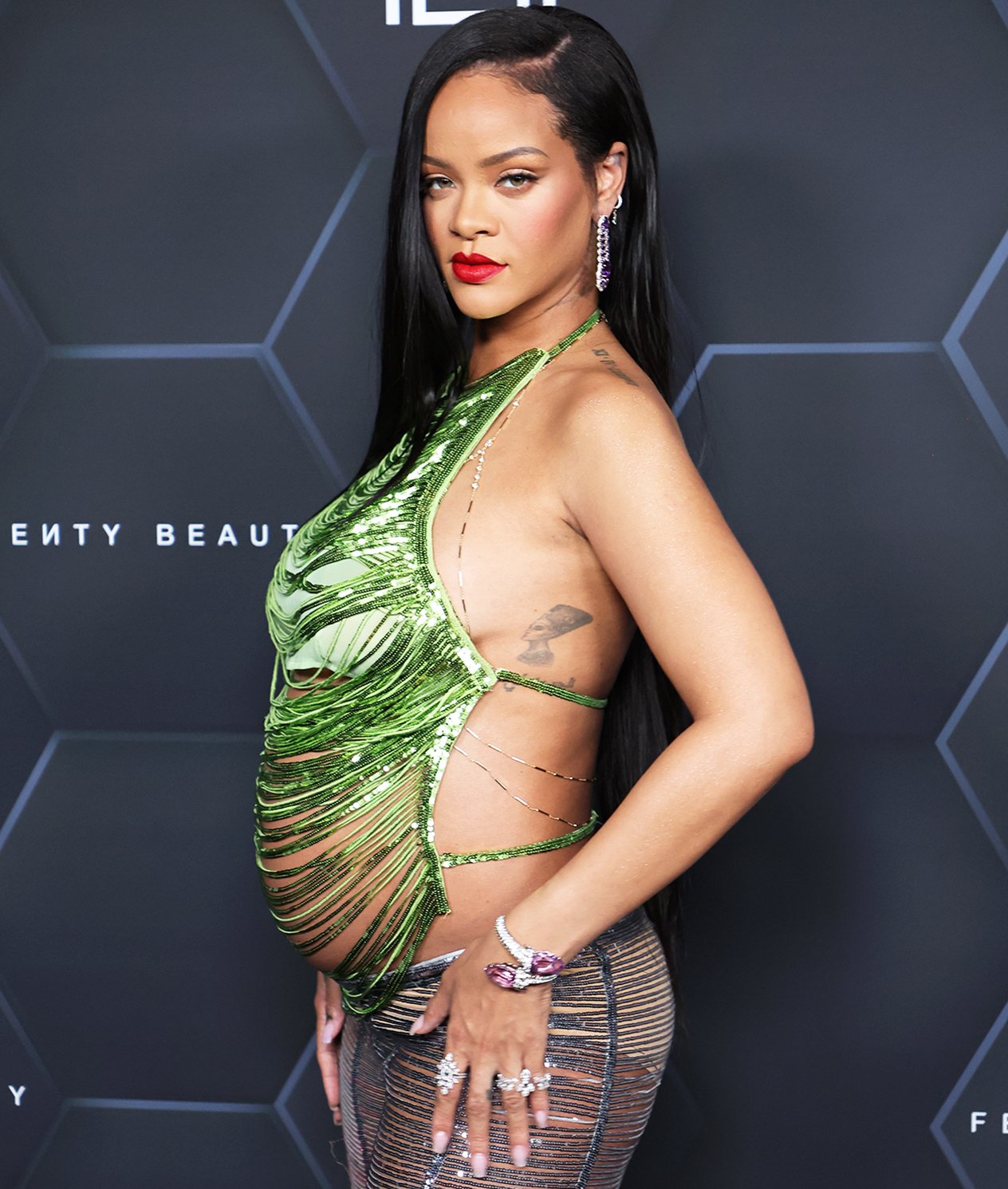 9 looks da Rihanna grávida que amamos – STEAL THE LOOK