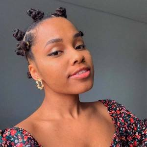 Bantu knots: o que é e como fazer o penteado cheio de coques