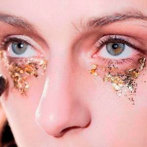 9 maneiras de utilizar a folha de ouro na maquiagem