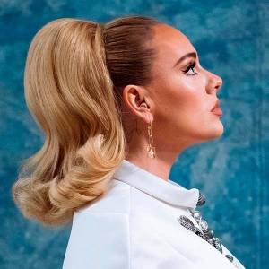 Beleza clássica: tudo sobre o cabelo e a maquiagem da Adele