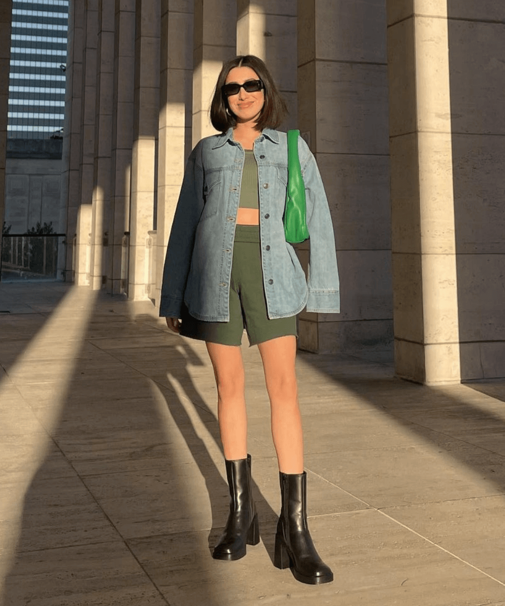 @aprillockhart - conjunto de trico verde, bota chelsea preta e jaqueta jeans - looks novos - Primavera - em pé na rua usando óculos de sol - https://stealthelook.com.br