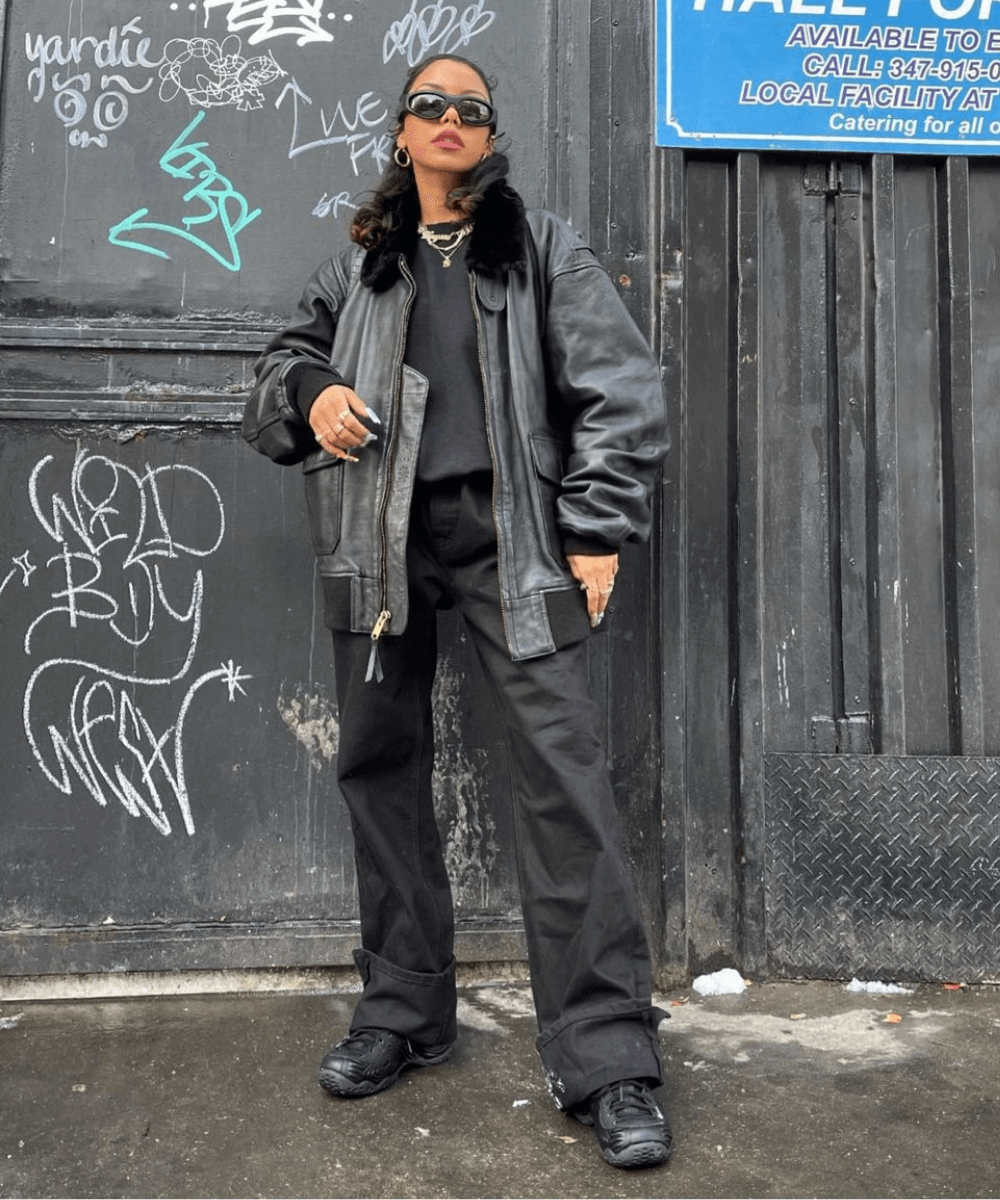 @wuzg00d - tendências de moda look all black oversized - tendências de moda - Verão 2022 - na rua - https://stealthelook.com.br