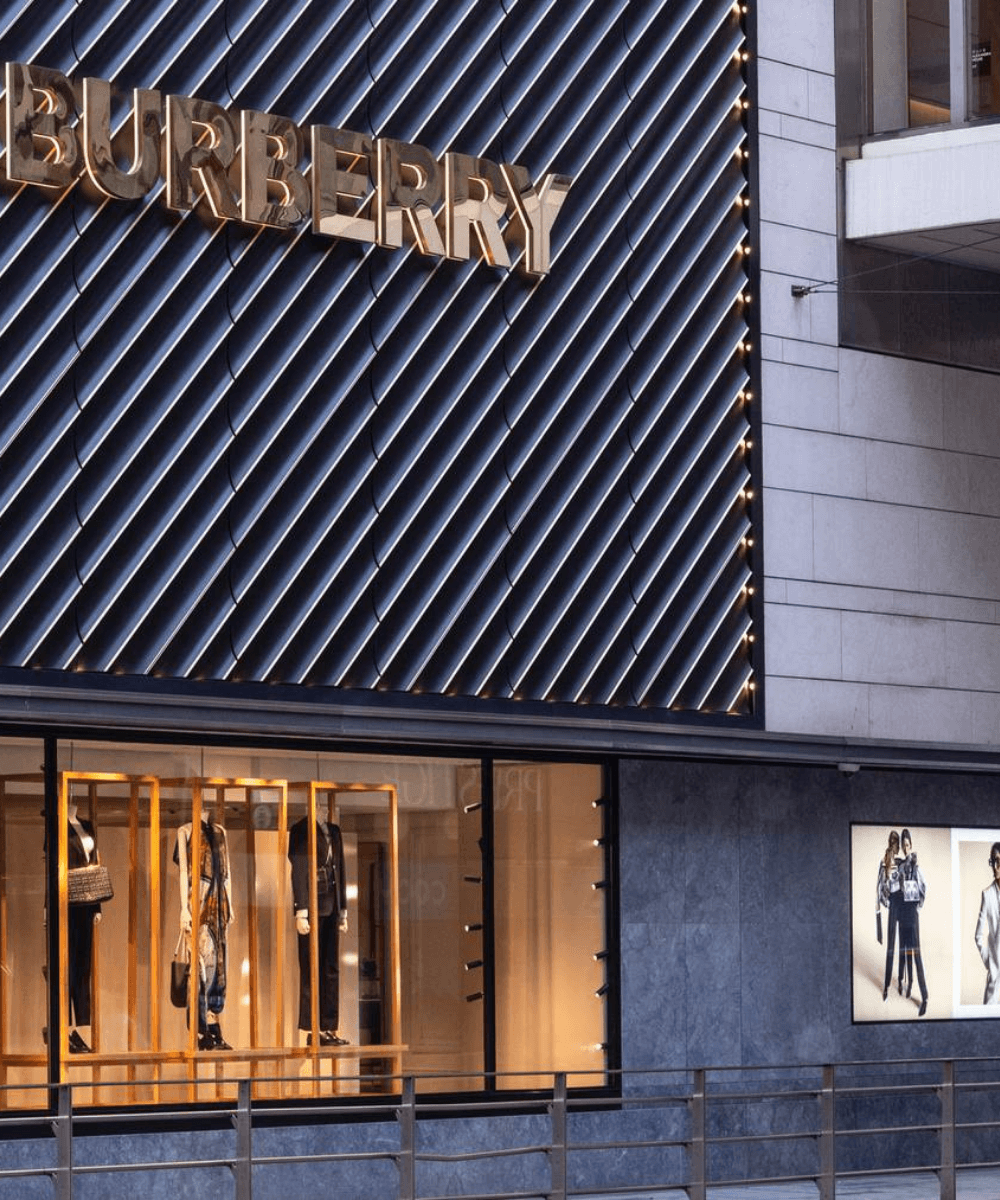 Burberry - burberry - indústria da moda - Verão 2022 - loja de rua - https://stealthelook.com.br