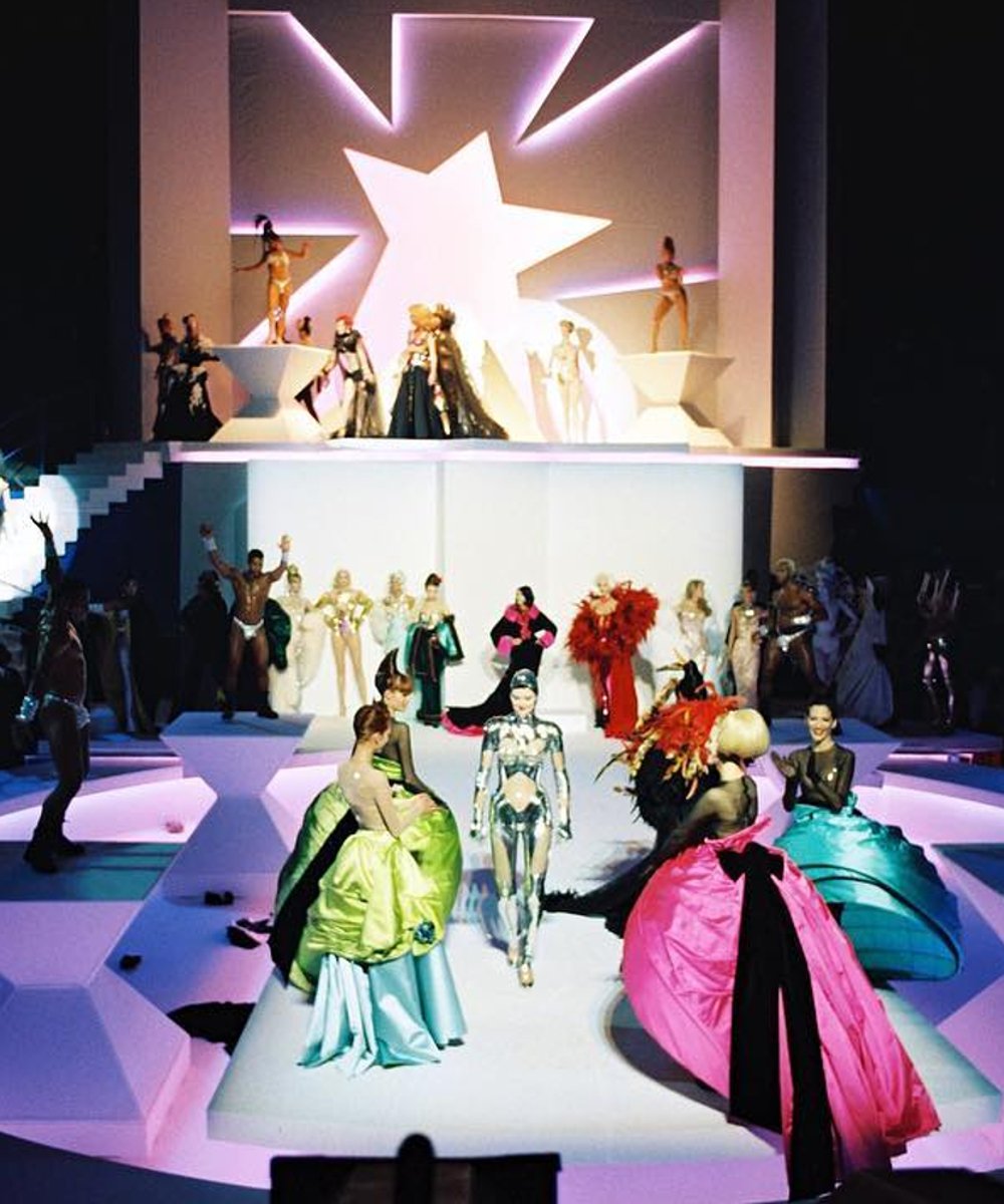 Mugler - runway - história da moda - looks - desfile - https://stealthelook.com.br