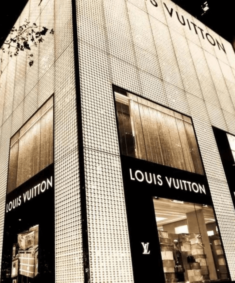 Louis Vuitton - fachada da louis vuitton - marcas de luxo - Verão 2022 - fachada da loja - https://stealthelook.com.br