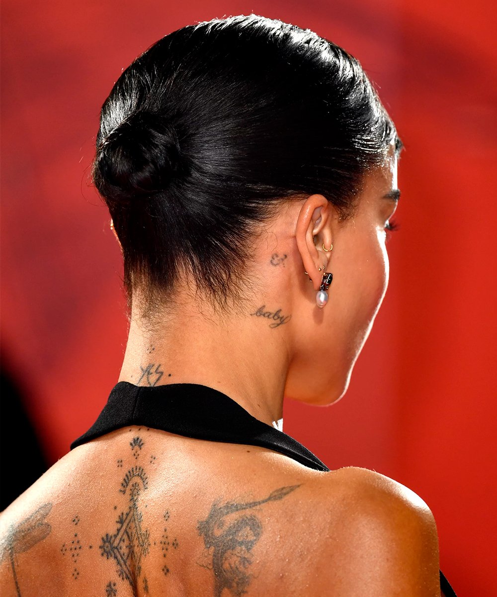 It girls - tatuagens da Zoë Kravitz - Zoë Kravitz - Outono - Street Style  - https://stealthelook.com.br