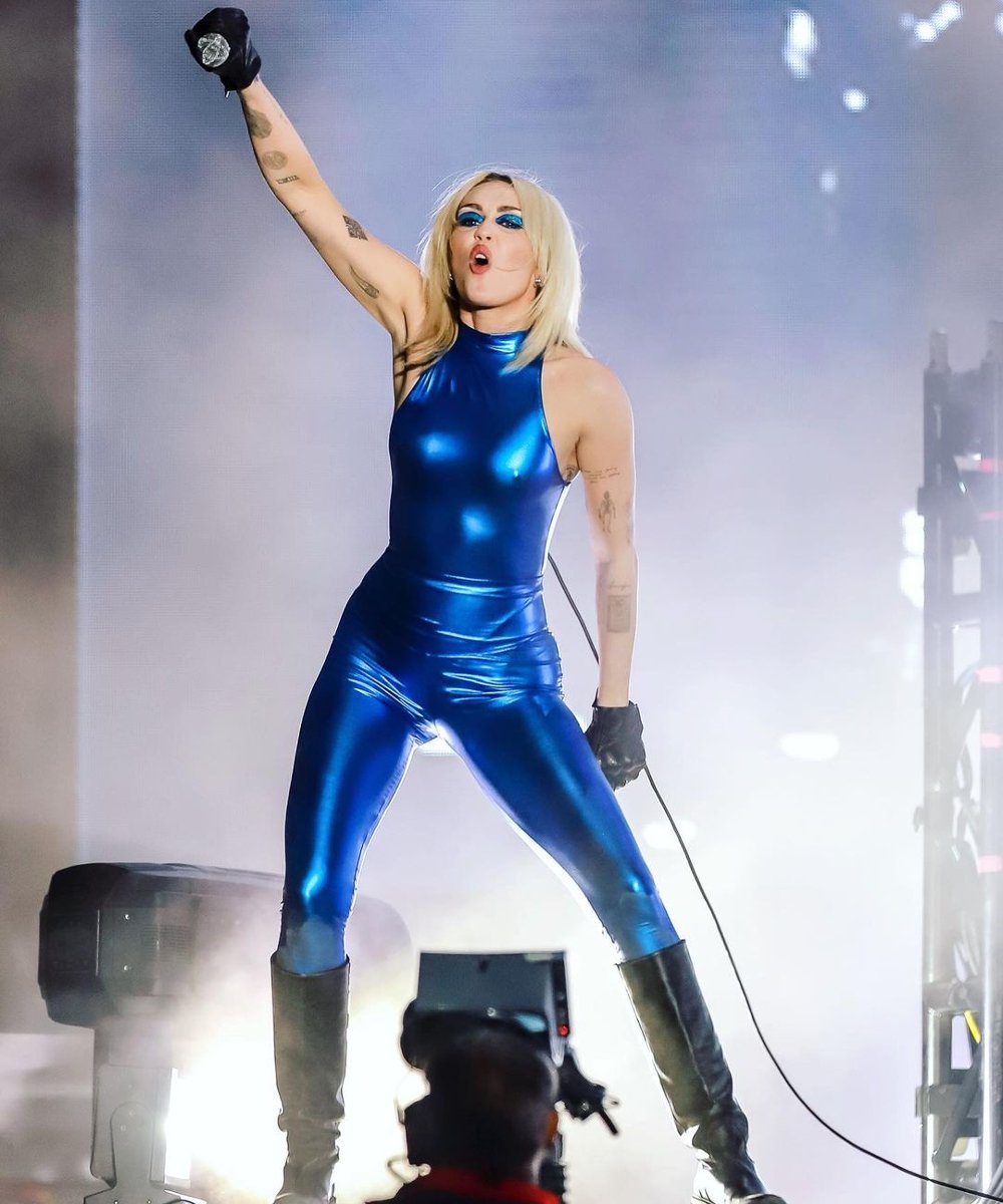 Miley Cyrus - artistas - Lollapalooza 2022 - festival de música - Lollapalooza - https://stealthelook.com.br