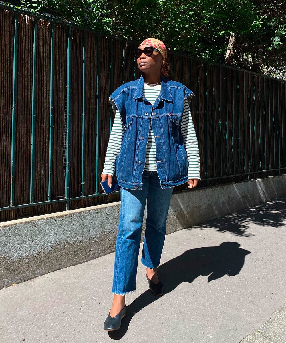 It girls - Boho chic, all jeans, colete jeans, calça jeans - Boho chic - Outono - Street Style  - https://stealthelook.com.br