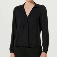 Camisa Básica Feminina Com Bolsos Frontais - Preto