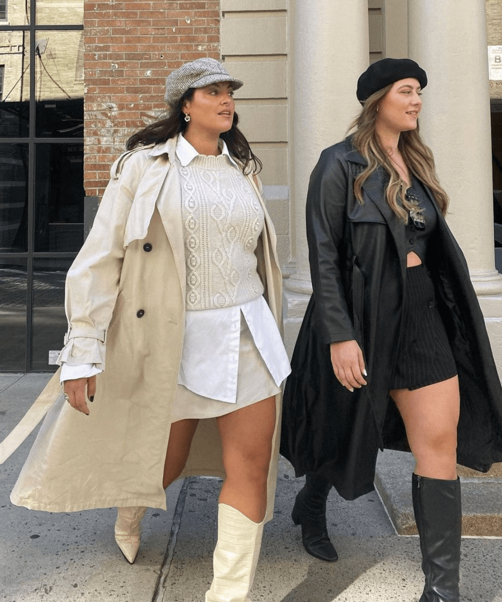 Rae Everyday & Kristina Zias - trench coat com bota e boina - tendências de casacos - Inverno 2022 - na rua - https://stealthelook.com.br
