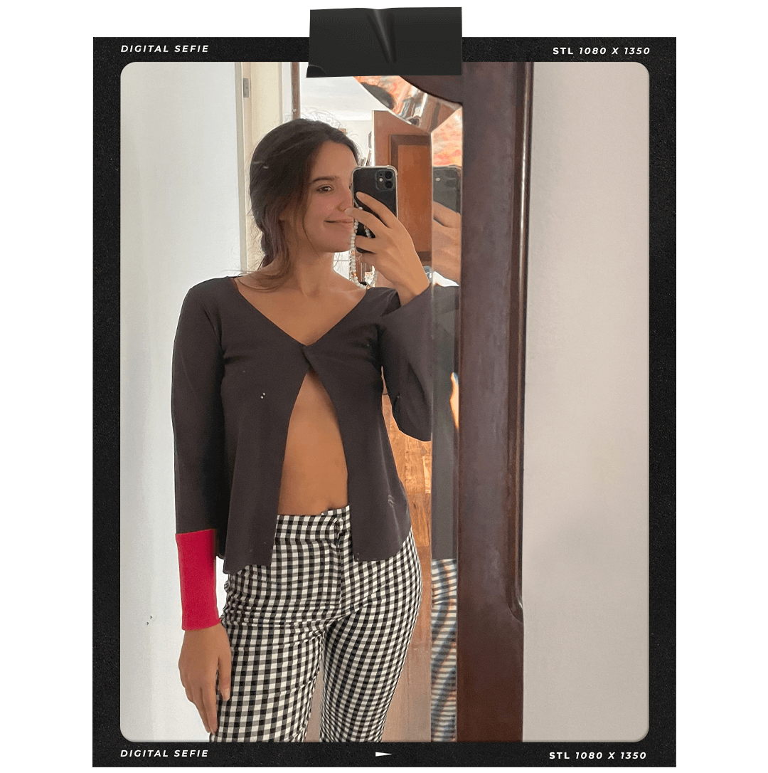 @marianaberao - pin top marrom e calça de vichy - armário da vovó - Outono - foto na frente do espelho - https://stealthelook.com.br