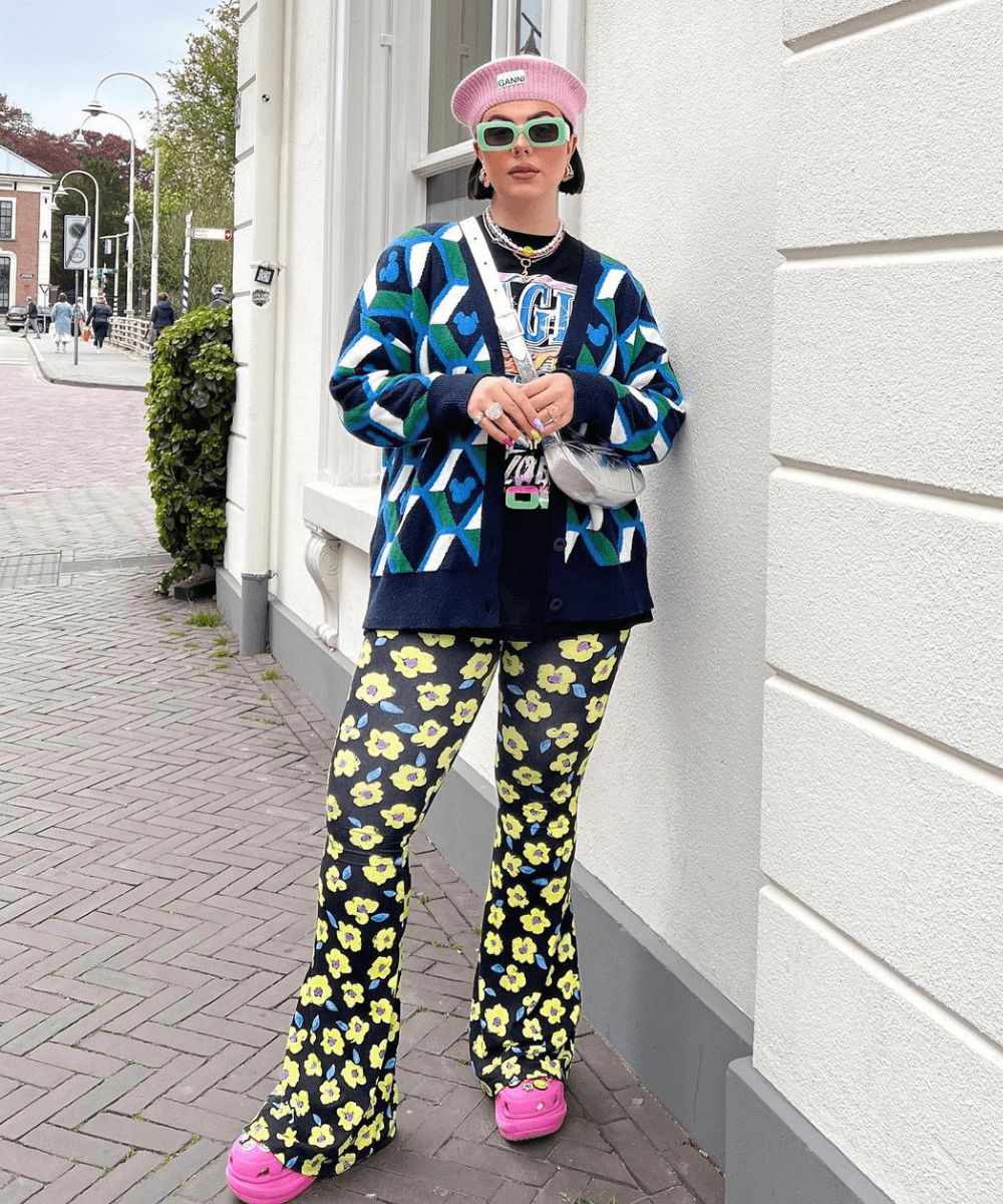 @saslookss - casaco geométrico com calça floral - combinações de estampas - Inverno 2022 - na rua - https://stealthelook.com.br