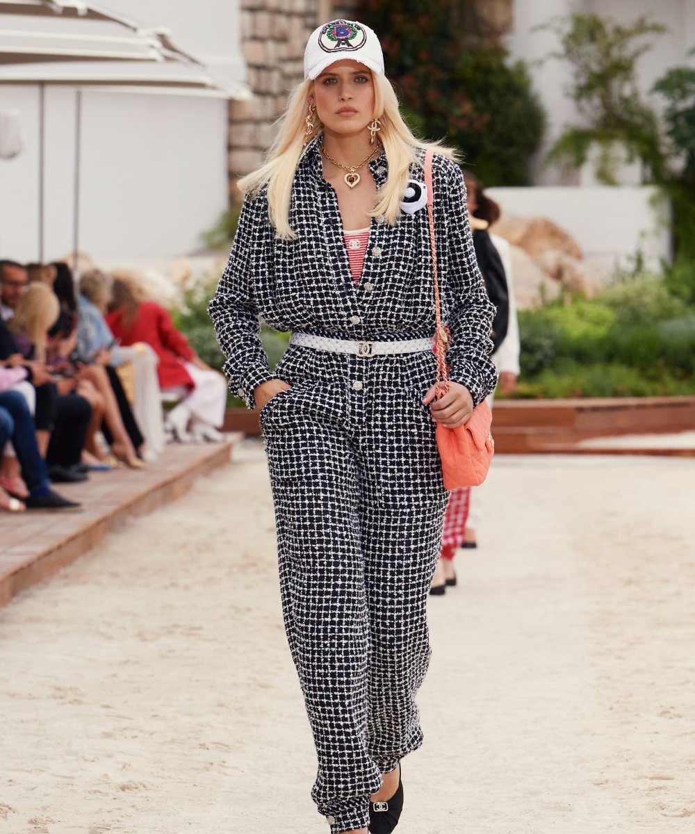 Chanel - truques de styling - Chanel  Cruise - desfile - 2022/2023 - https://stealthelook.com.br