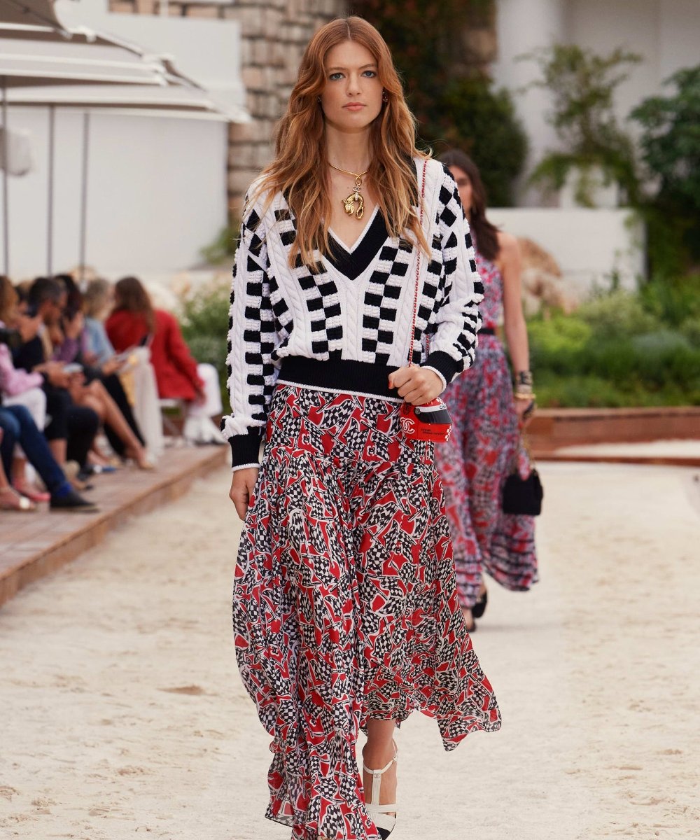 Chanel - truques de styling - Chanel  Cruise - desfile - 2022/2023 - https://stealthelook.com.br