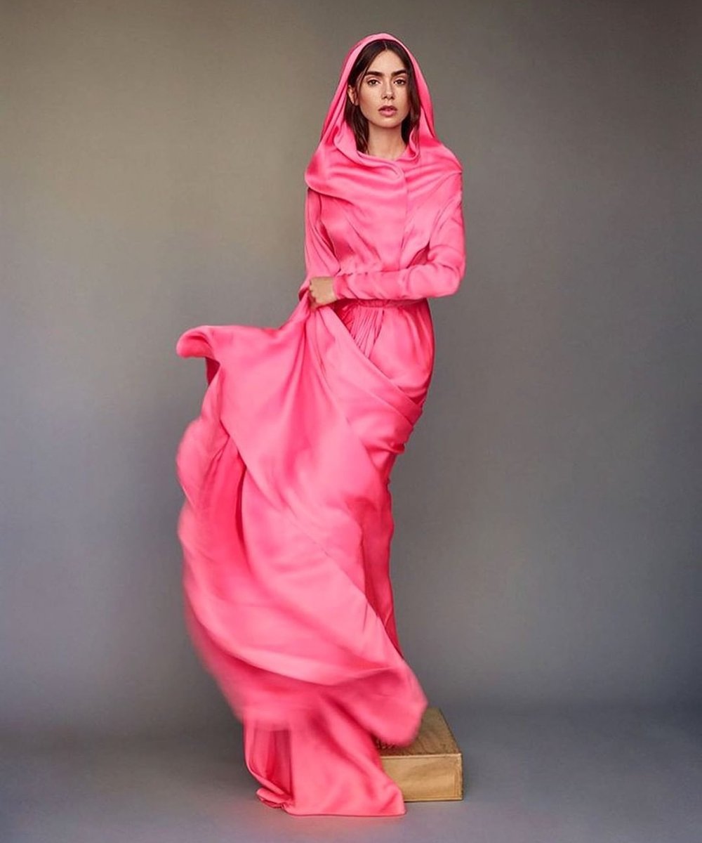 Lily Collins - rosa - cores icônicas - marcas - Schiaparelli - https://stealthelook.com.br