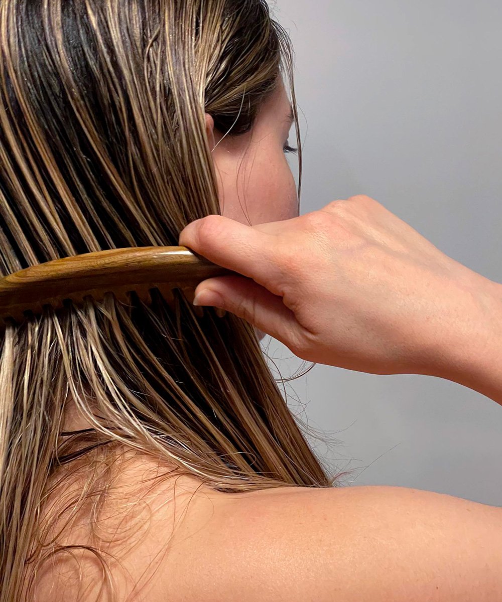 @eloise.larocque - couro-cabeludo-cuidados-cabelo-longo-liso-jillian-medina - esfoliar o couro cabeludo - outono - brasil - https://stealthelook.com.br