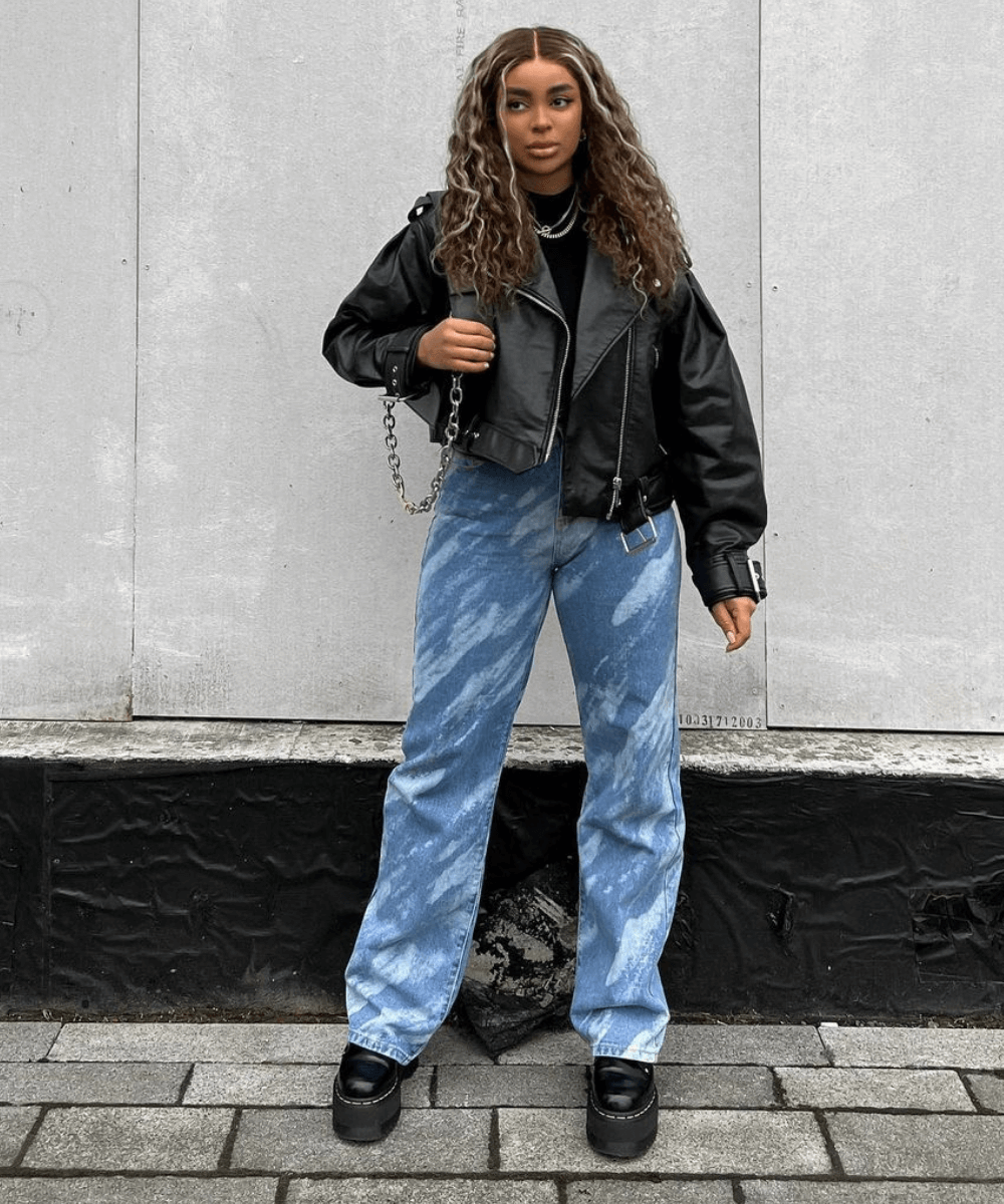 Vanessa Daniels - calça jeans, jaqueta biker preta - casacos de inverno - Inverno  - em pé na rua - https://stealthelook.com.br