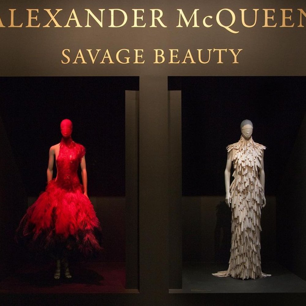 Alexander McQueen - Metropolitan Museum of Art - história da moda - evento - Met Gala - https://stealthelook.com.br