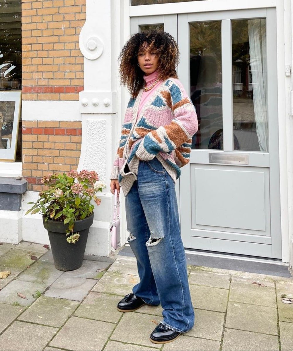 Fia Hamelijnck - calça wide leg, tricô rosa listrado e coturno preto - calça wide leg - Outono - em pé na rua - https://stealthelook.com.br