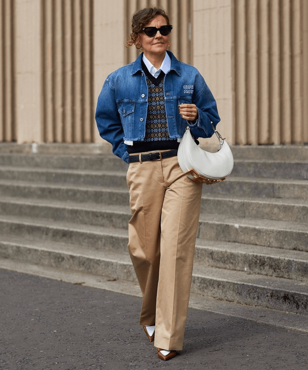 Renia Jaz - calça e jaqueta jeans e oculos gatinho - tipo de óculos - Outono - andando na rua - https://stealthelook.com.br