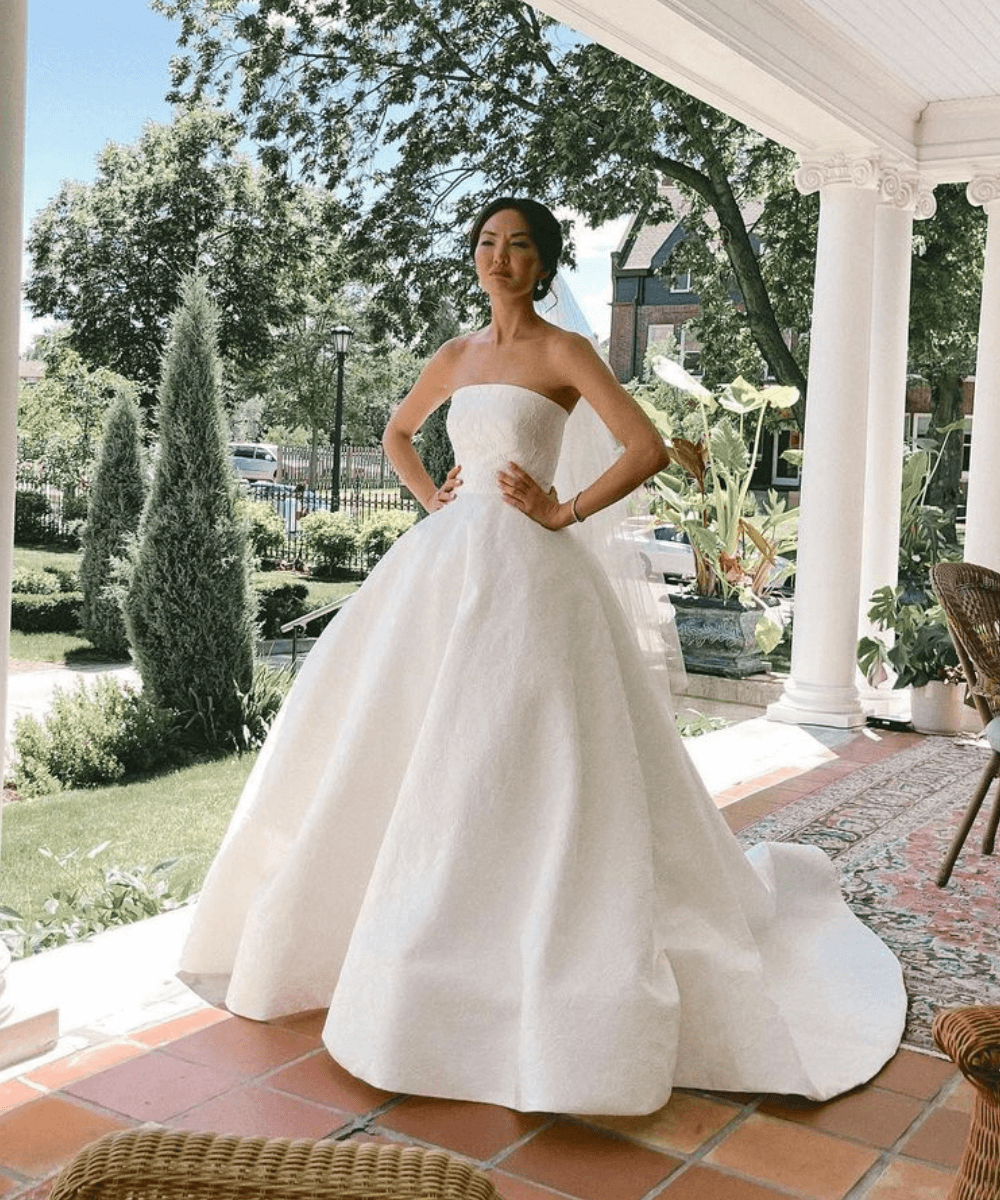 Jane Sojin Kuhar - vestido de noiva volumoso - vestido de noiva - Inverno 2022 - na varanda - https://stealthelook.com.br