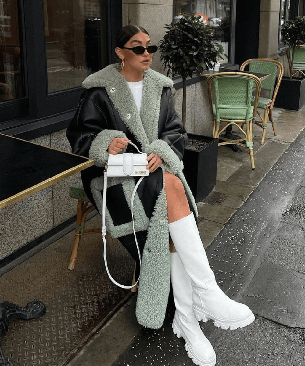 Hannah Whiting - casaco estruturado com bota tendência galocha tratorada - bota tendência - Inverno 2022 - na rua - https://stealthelook.com.br