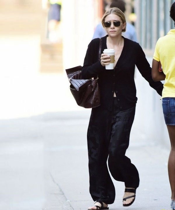 Ashley e Mary-Kate Olsen - Ashley e Mary-Kate Olsen - gêmeas olsen - outono - street style - https://stealthelook.com.br