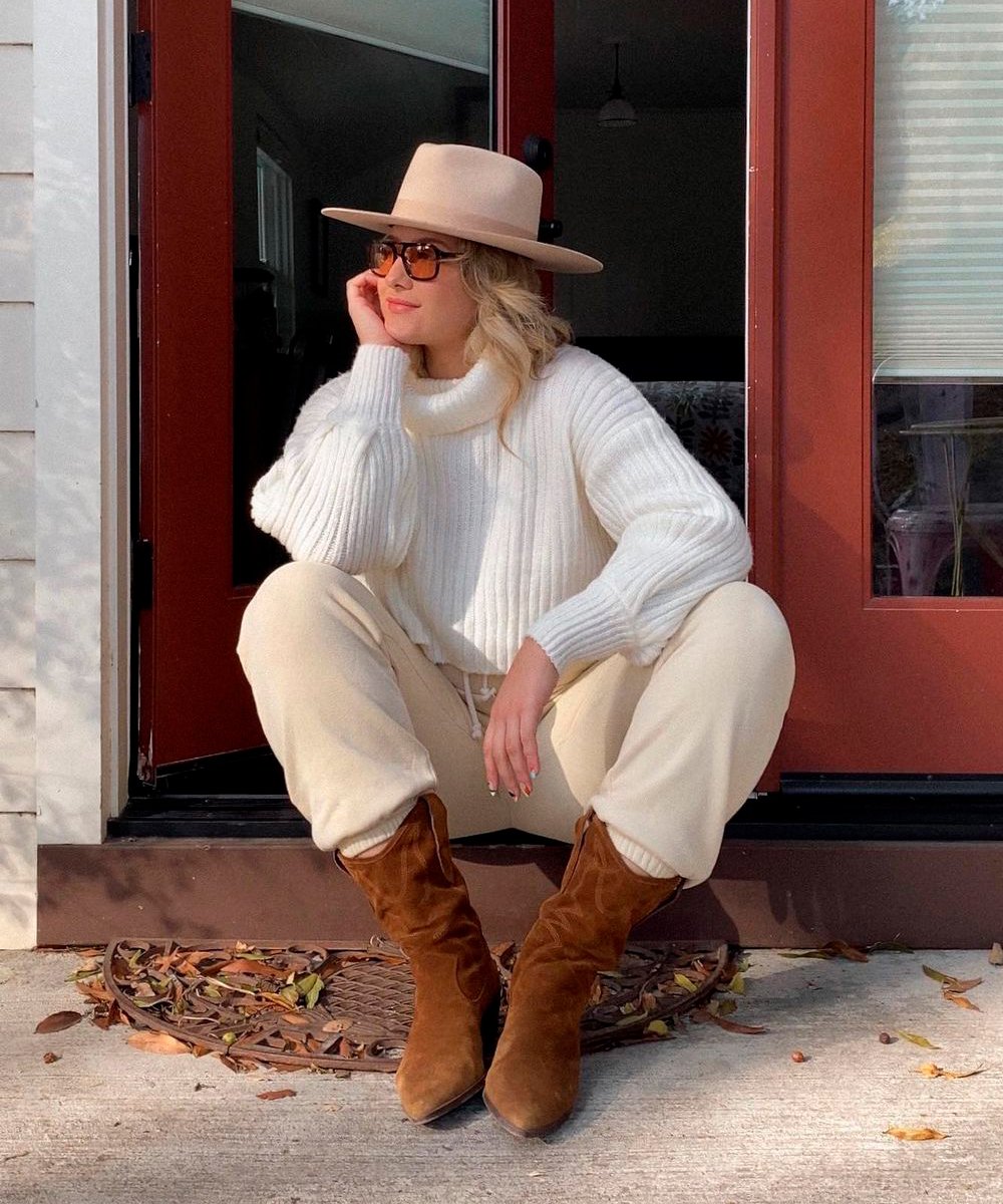 It girls - bota western, all white, suéter, calça de moletom - bota western - Outono - Street Style  - https://stealthelook.com.br