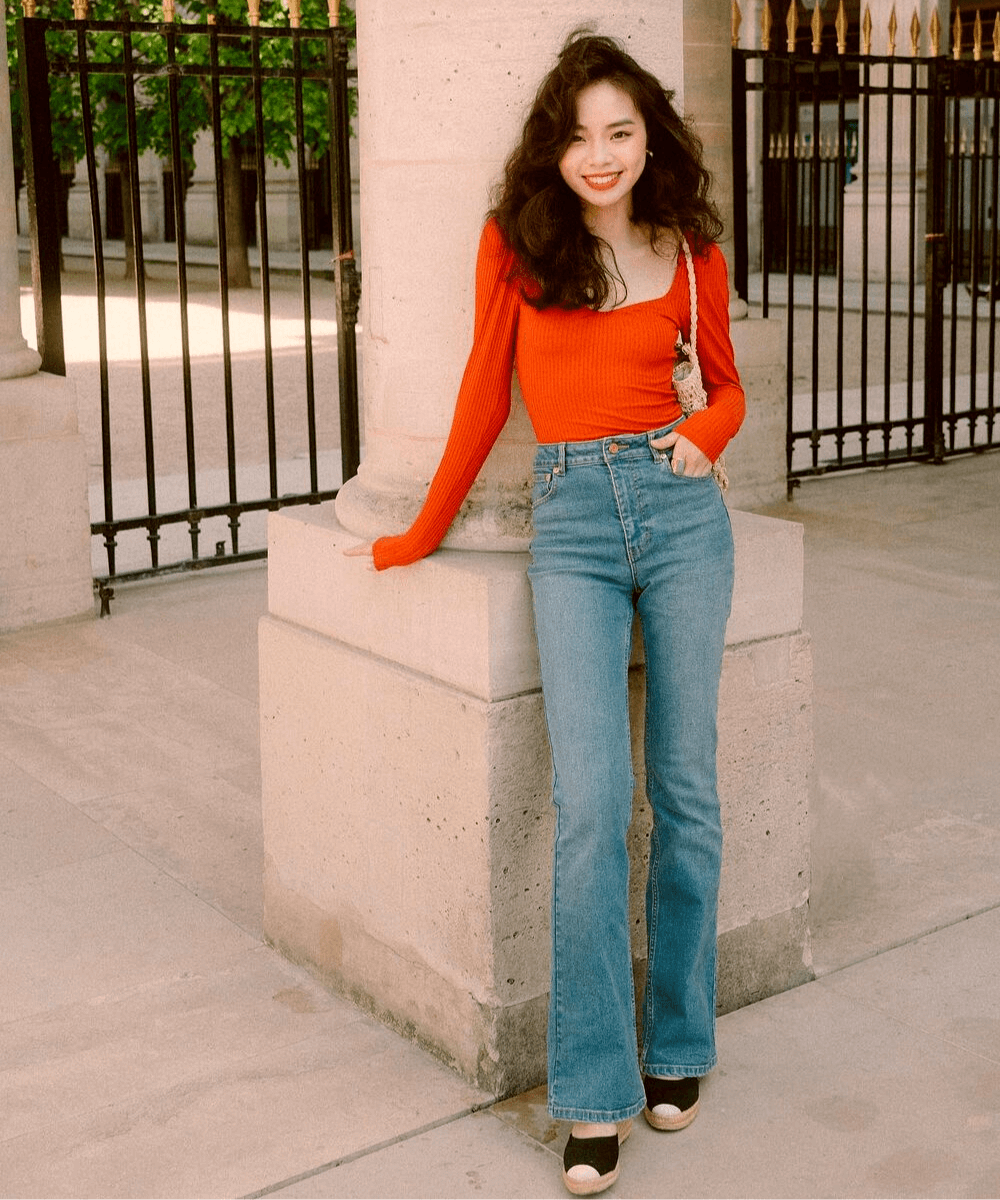 @wenyu.uu - blusa vermelha com calça jeans reta - calça jeans - Inverno 2022 - na rua - https://stealthelook.com.br