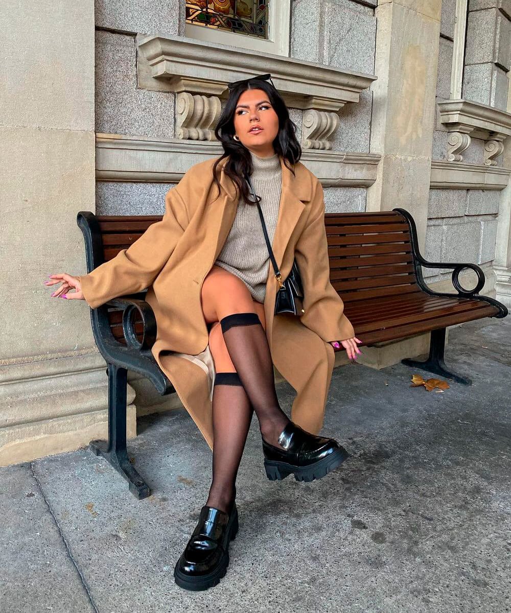 It girls - looks com suéter, overcoat, mocassim chunky, meia 3x4 - looks com suéter - Inverno - Street Style  - https://stealthelook.com.br