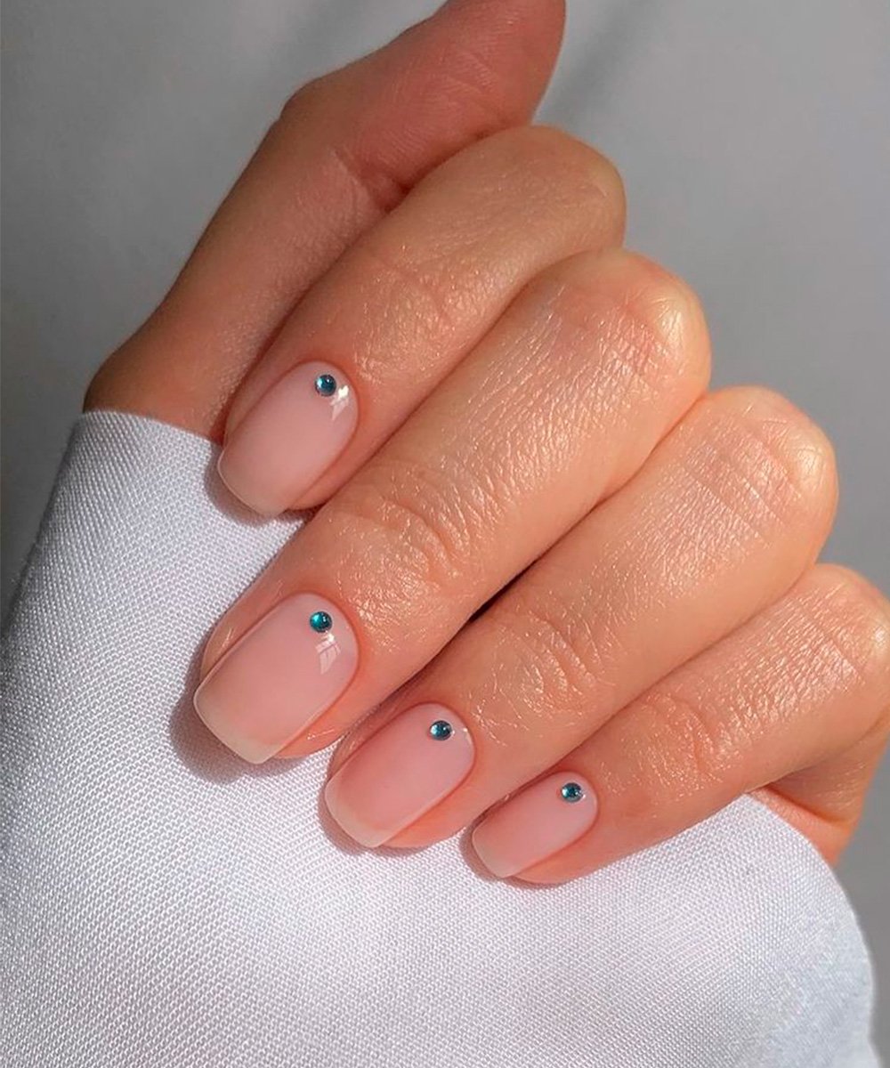 Georgia Rae - unha-clara-manicure - nail art minimalista - inverno  - brasil - https://stealthelook.com.br