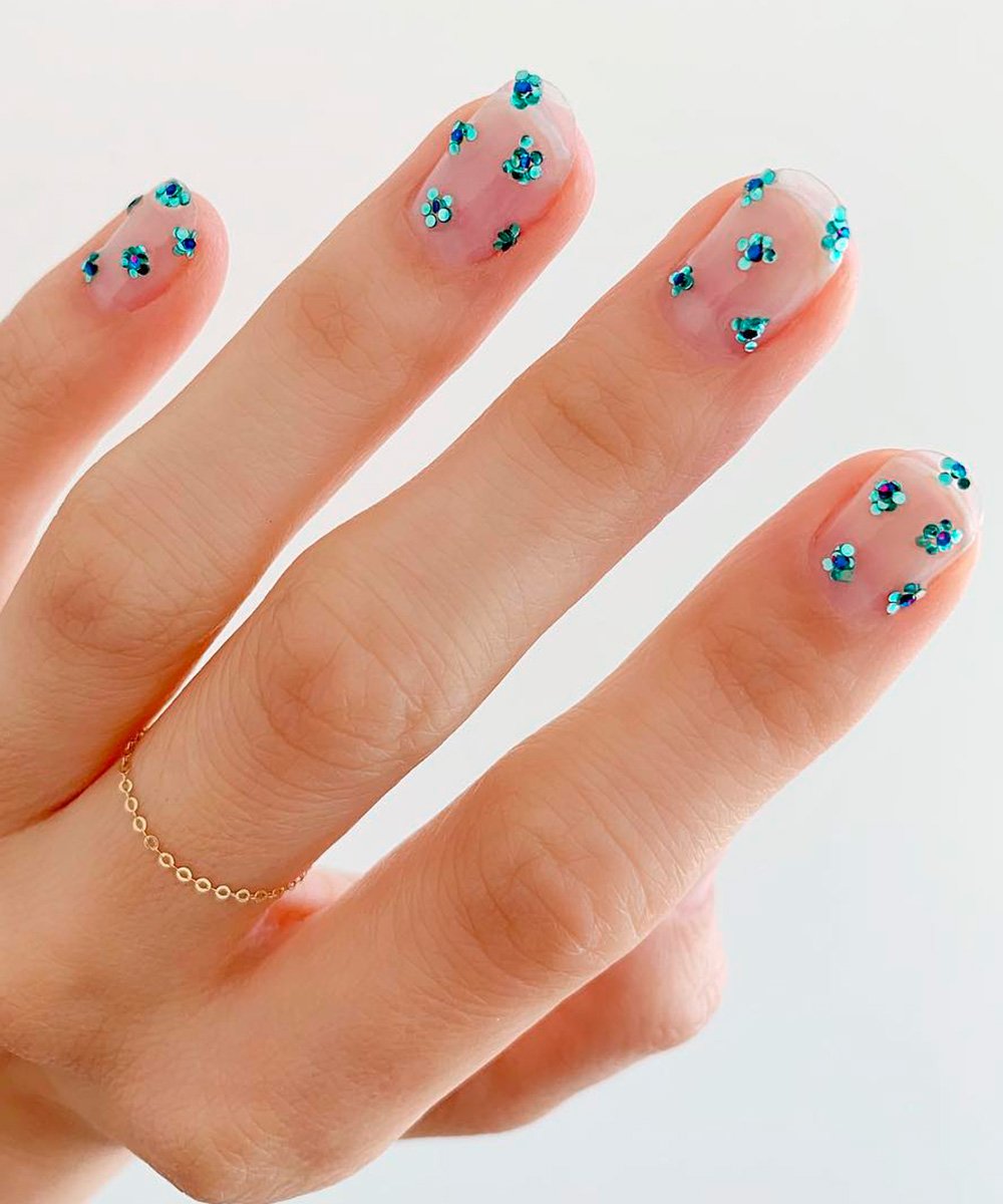 Betina R. Goldstein - unhas-azul-flores - nail arts românticas - inverno  - brasil - https://stealthelook.com.br