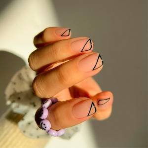 A nail art minimalista é a nova queridinha entre as fashionistas