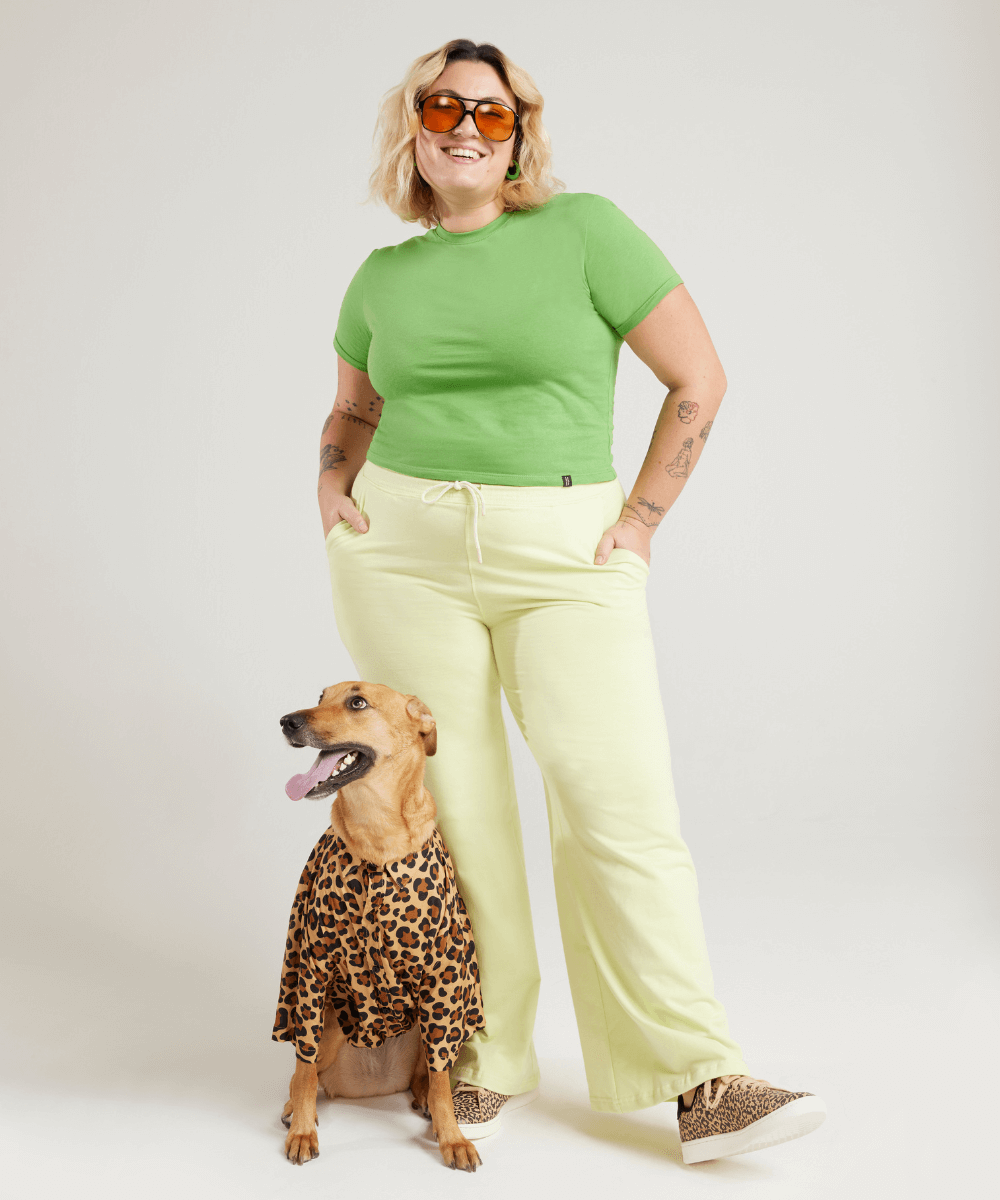 Vista Magalu - blusa verde com calça de moletom pantalona - looks básicos - Inverno 2022 - campanha - https://stealthelook.com.br