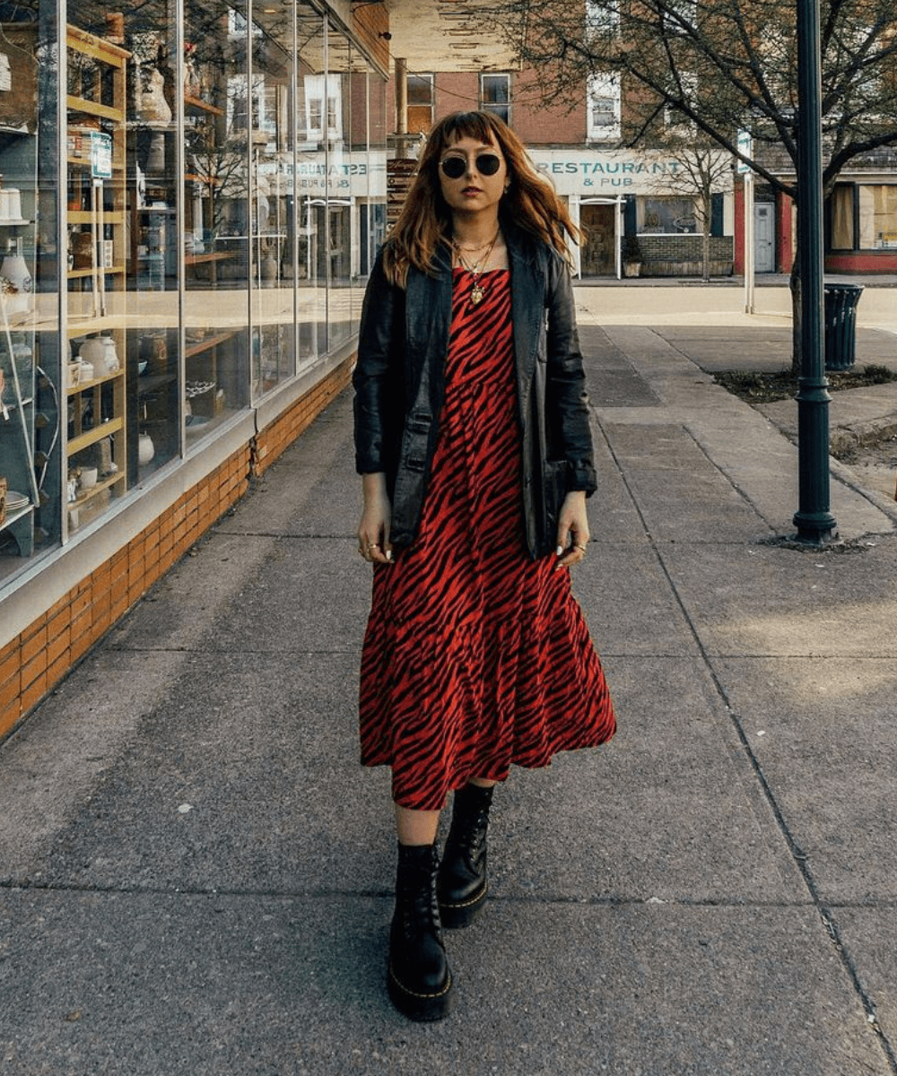 @nicolealyseee - vestido com jaqueta e coturno - looks com bota - Inverno 2022 - na rua - https://stealthelook.com.br