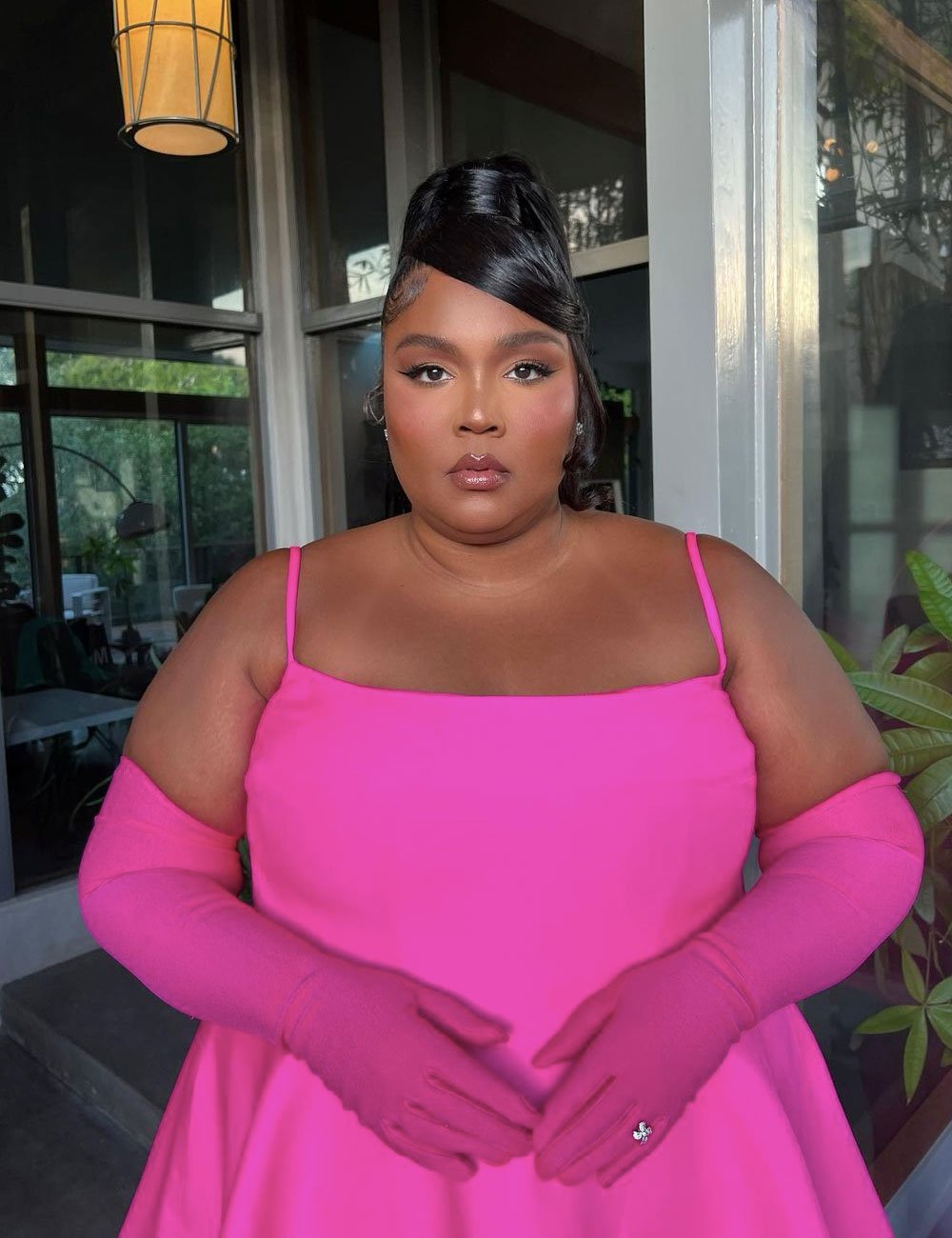 Lizzo - cor de rosa - filme da barbie - inverno - street style - https://stealthelook.com.br