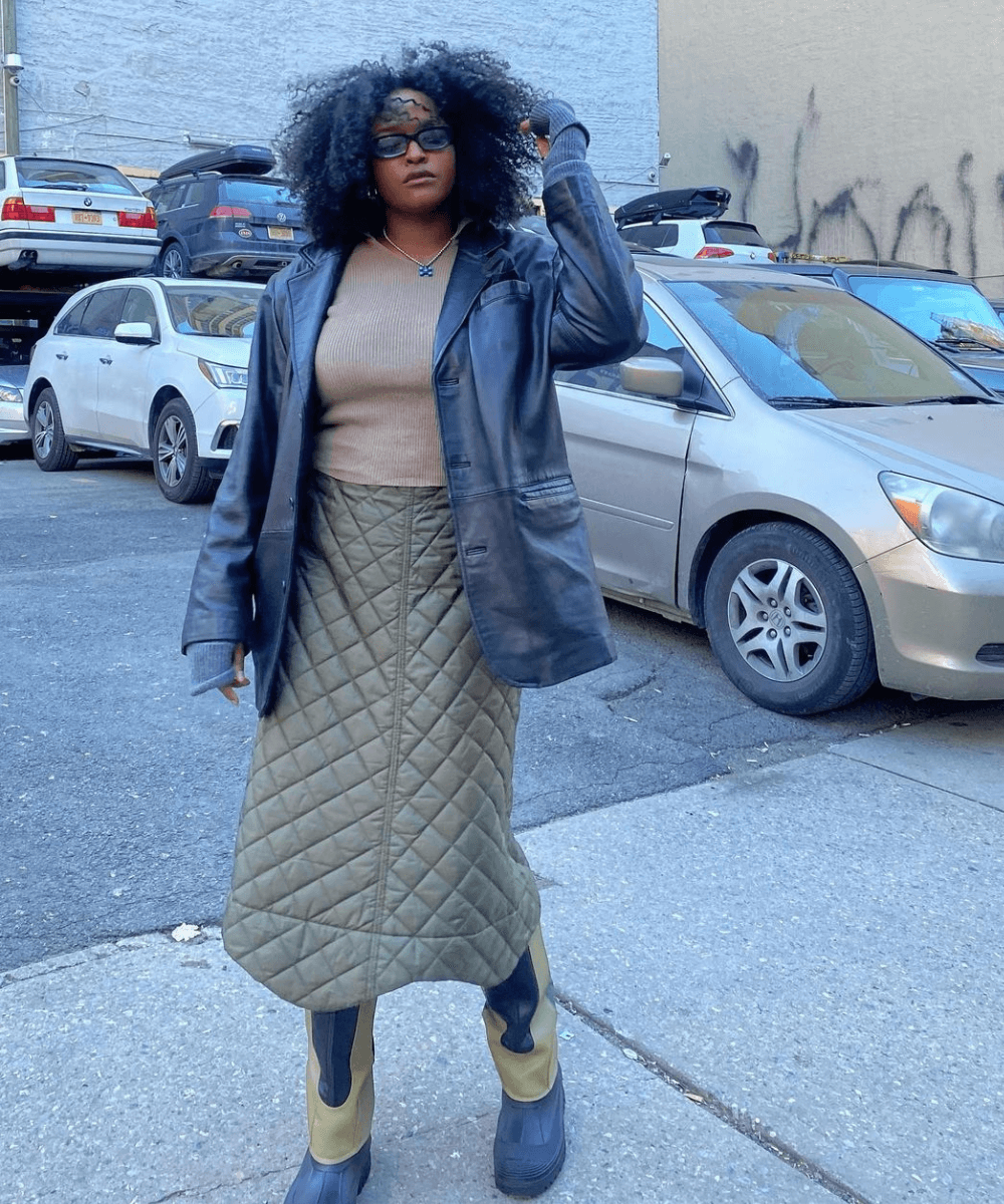 Imani Randolph - blusa com saia acolchoada e blazer - Weird Girl Aesthetic - Inverno 2022 - na rua - https://stealthelook.com.br