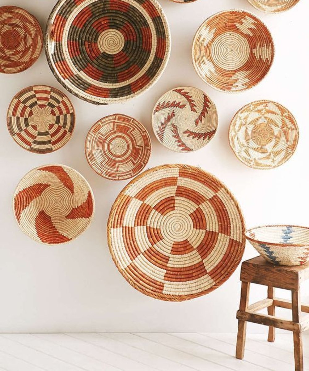Indigo - décor - itens inusitados de decoração - decoração - cestos de palha na parede - https://stealthelook.com.br