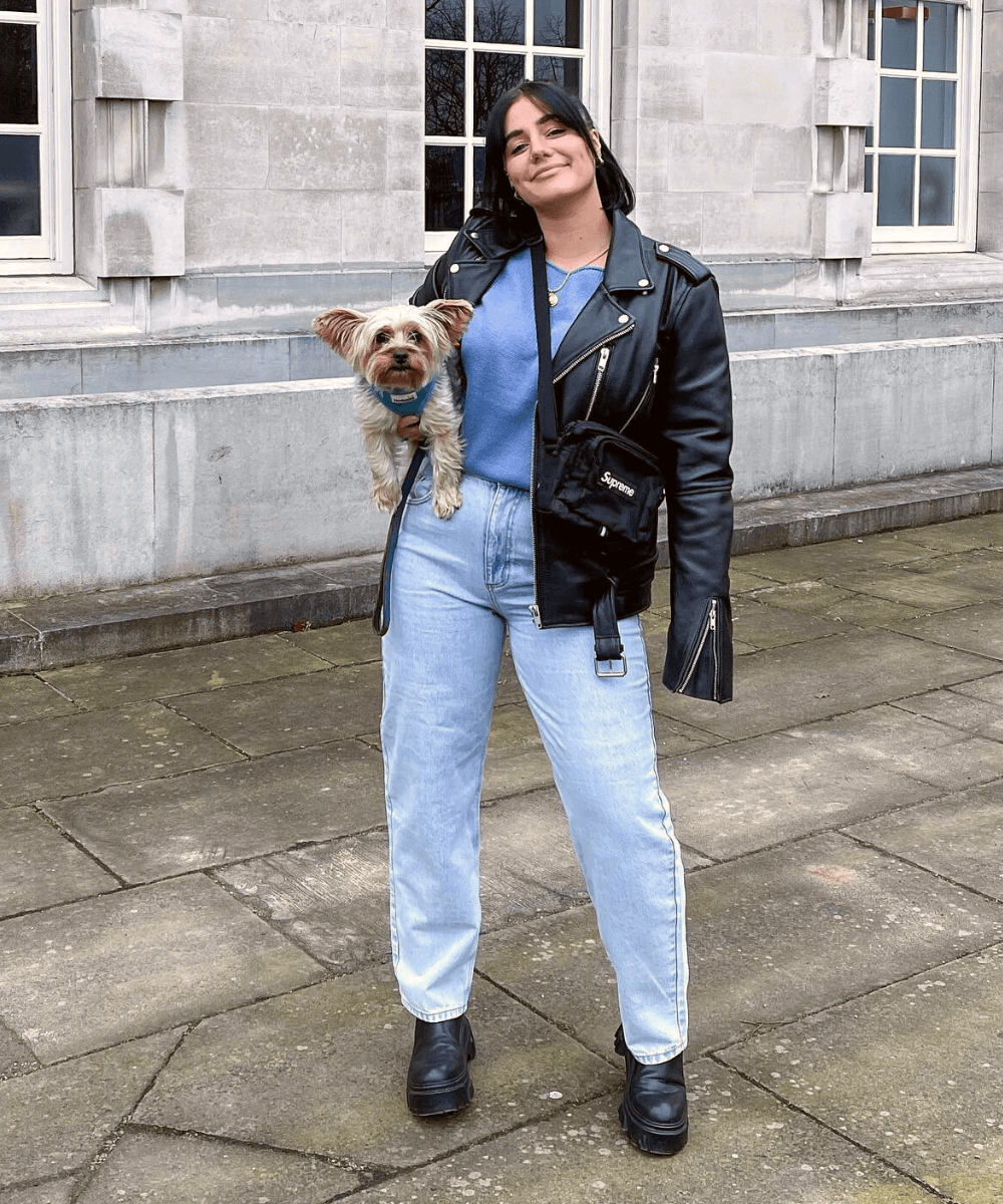 Grace Surguy - tricô com mom jeans e jaqueta biker - jaquetas biker - Inverno 2022 - na rua - https://stealthelook.com.br