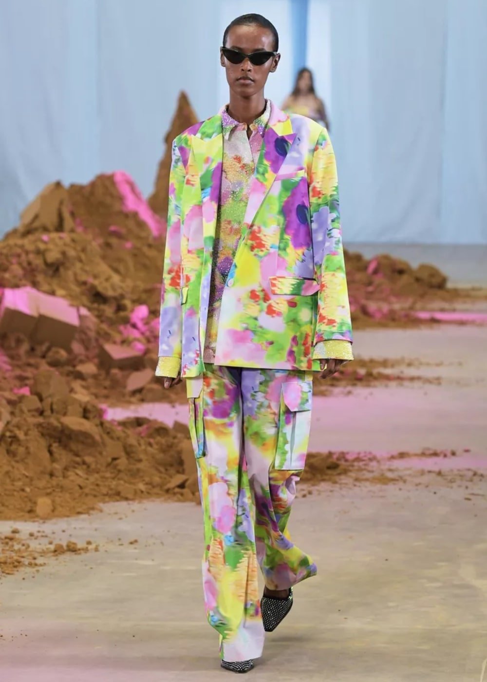 6 formas de combinar as cores do verão – segundo as fashion weeks