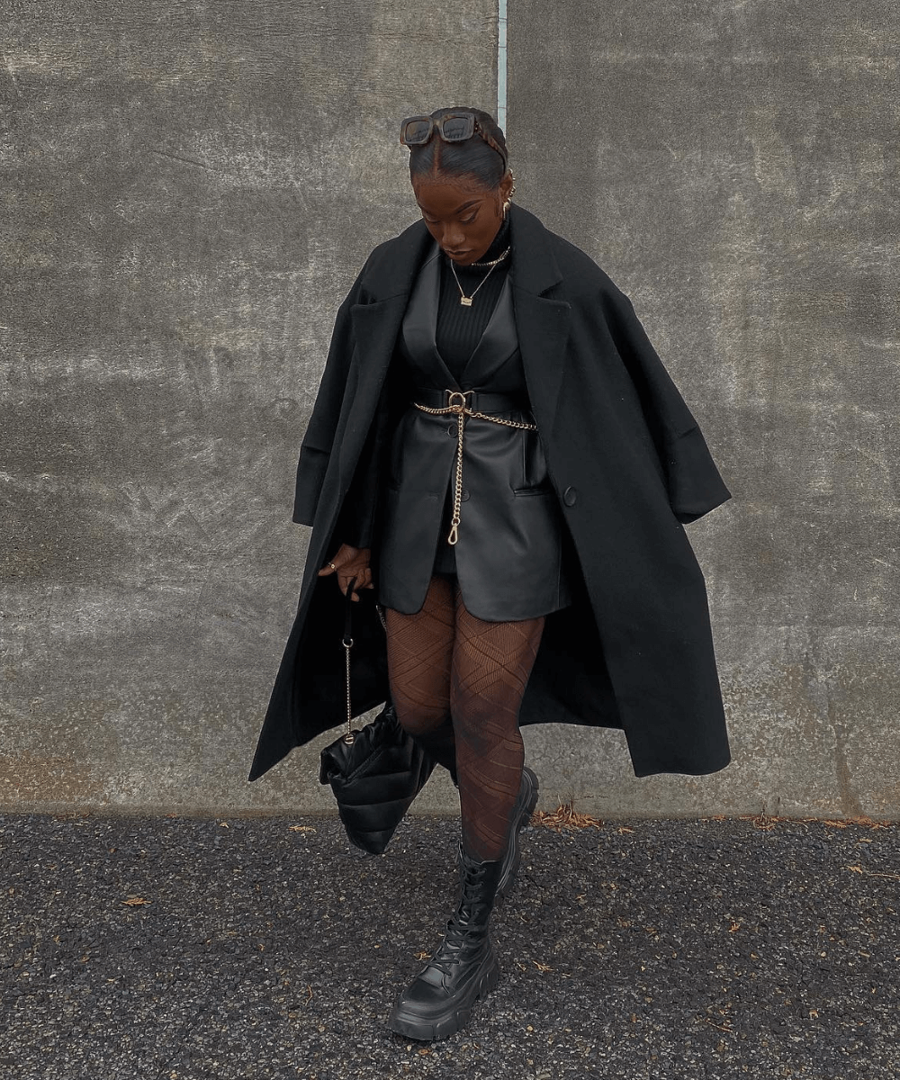 @diutoajoku - blusa com mini saia e blazer com casaco - looks com sobreposição - Inverno 2022 - na rua - https://stealthelook.com.br