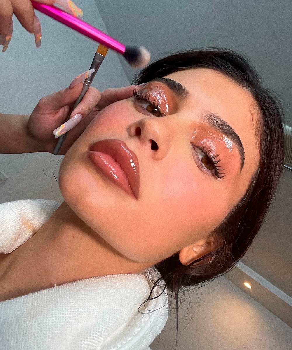 Kylie Jenner  - glossy - maquiagem para casamento - inverno  - brasil - https://stealthelook.com.br