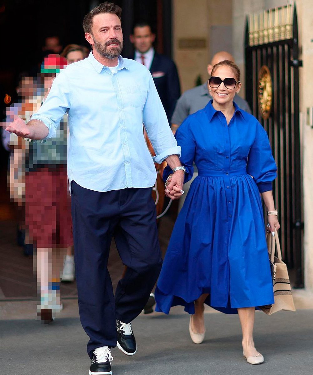 It girls - Jennifer Lopez e Ben Affleck, vestido romântico azul - Jennifer Lopez e Ben Affleck - Inverno - Street Style  - https://stealthelook.com.br