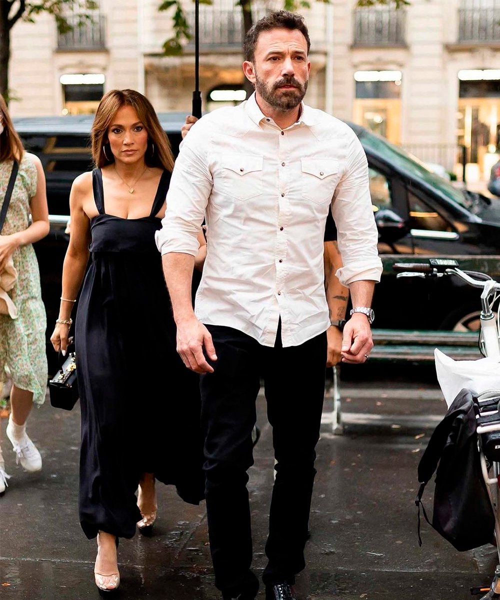 It girls - Jennifer Lopez e Ben Affleck, vestido preto - Jennifer Lopez e Ben Affleck - Inverno - Street Style  - https://stealthelook.com.br