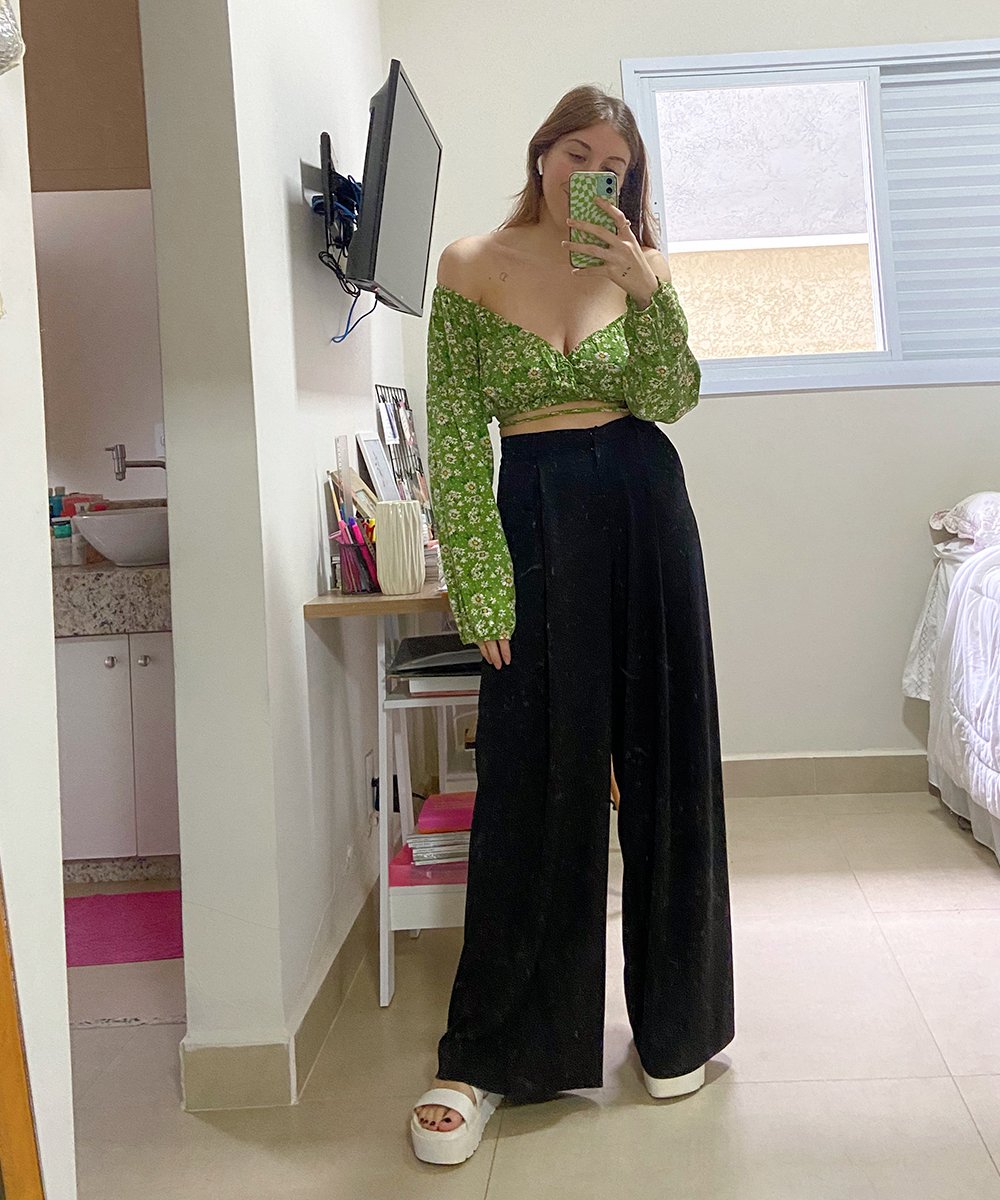 It girls - calça pantalona, cropped florido verde, flatform - calça pantalona - Inverno - Street Style  - https://stealthelook.com.br