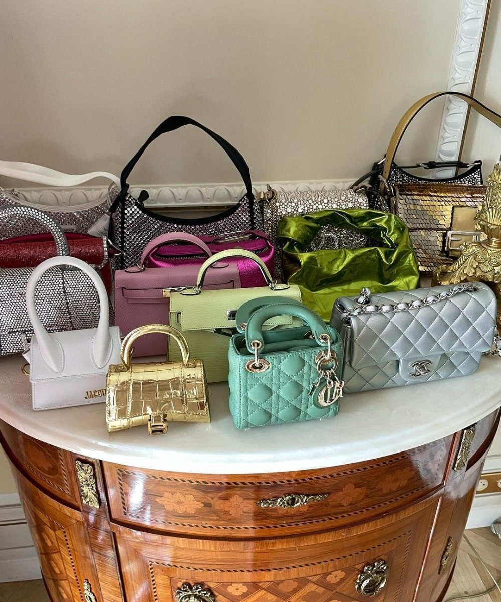 bolsas tendência - bolsas diversas - estilo pessoal - Verão - foto de bolsas diversas em cima de uma mesa - https://stealthelook.com.br