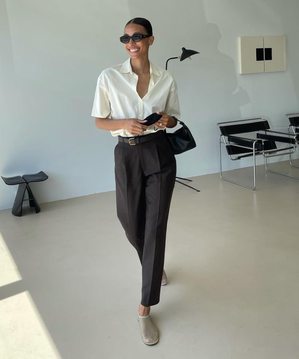 TyLynn Nguyen - calça de alfaiataria, camisa de manga curta e óculos de sol - looks novos - Primavera - em pé em uma sala usando óculos escuros - https://stealthelook.com.br