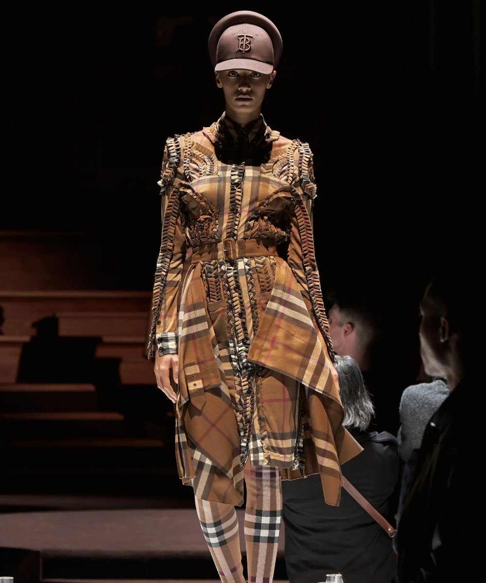 Burberry - fashion - Semana de Moda de Londres - moda - British Fashion Council - https://stealthelook.com.br